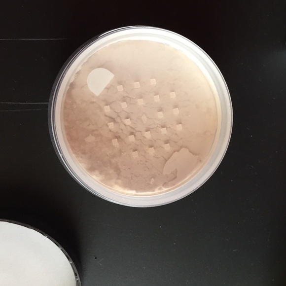 Laura Mercier powder