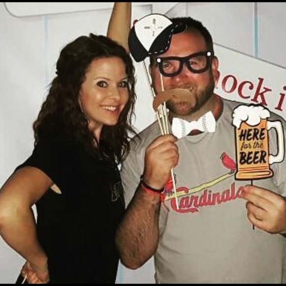 Meet your Posher, Joni 🐱👠👗💃🏻 - Picture 2 of 3