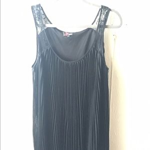 Yumi pleated black dress sz medium