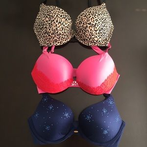 3️⃣ VS 32D Push-up Bras