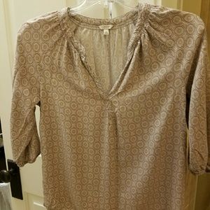 Cute top, neutral colors w/hint of yellow