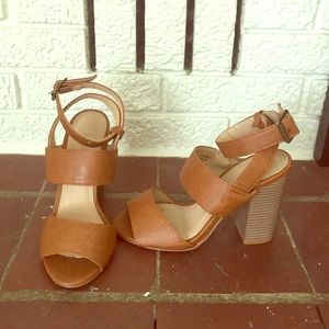 Size 6 brown leather Ann Marie heeled sandals