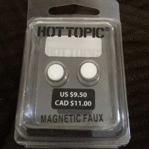Magnetic faux plugs
