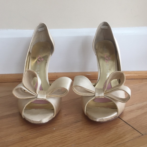 Ivory Paris Hilton heel w bow accent & pink soles