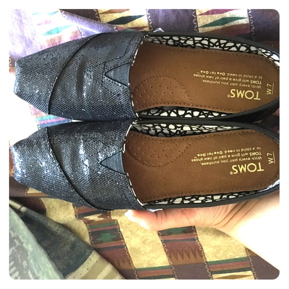 New black glitter/ sparkly toms size 7