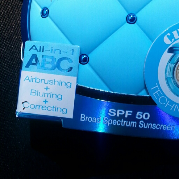 Physicians Formula Mineral Wear Foundation - Picture 2 of 3