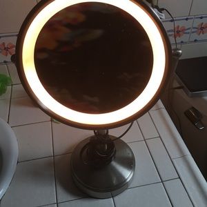 Vanity mirror