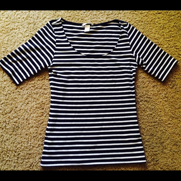 Basic top. Dark navy (not black!) and white.