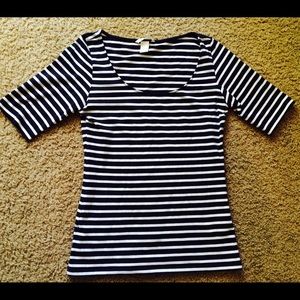 Basic top. Dark navy (not black!) and white.