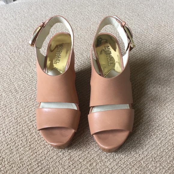Michael Kors light brown/tan wedges!