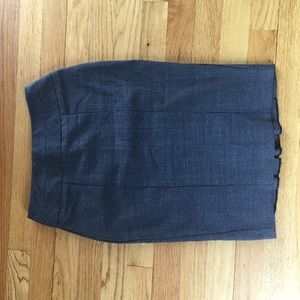 Like new! Gray pencil with cute ruffle back