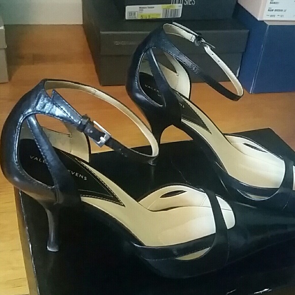 Heels - Picture 2 of 4