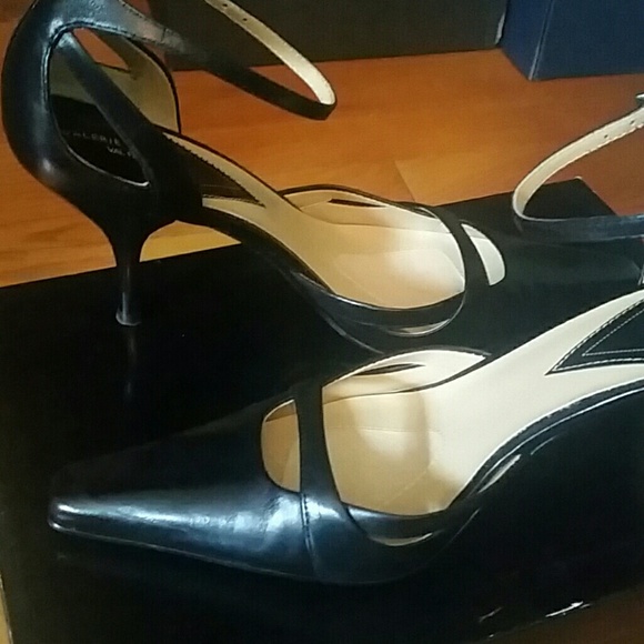 Heels - Picture 3 of 4