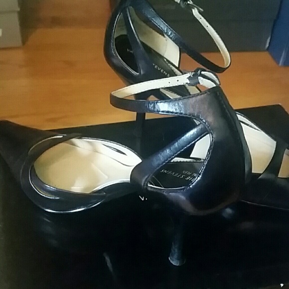 Heels - Picture 4 of 4