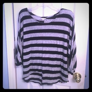 mid sleeve stripe shirt
