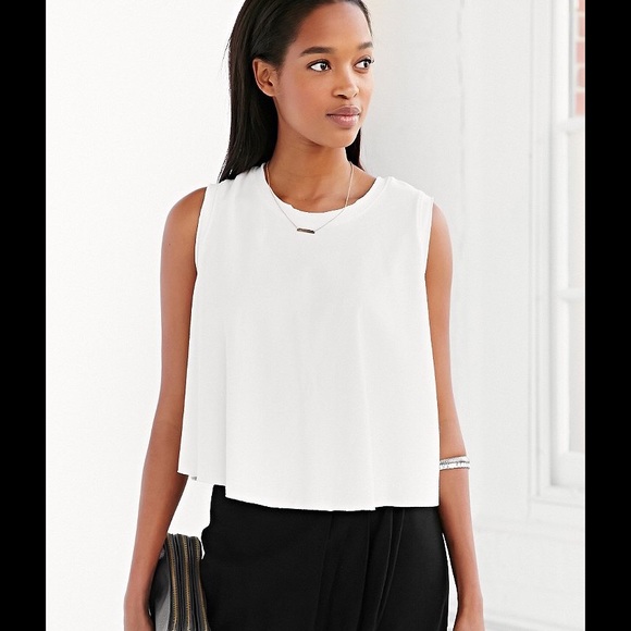 White swingy muscle tee