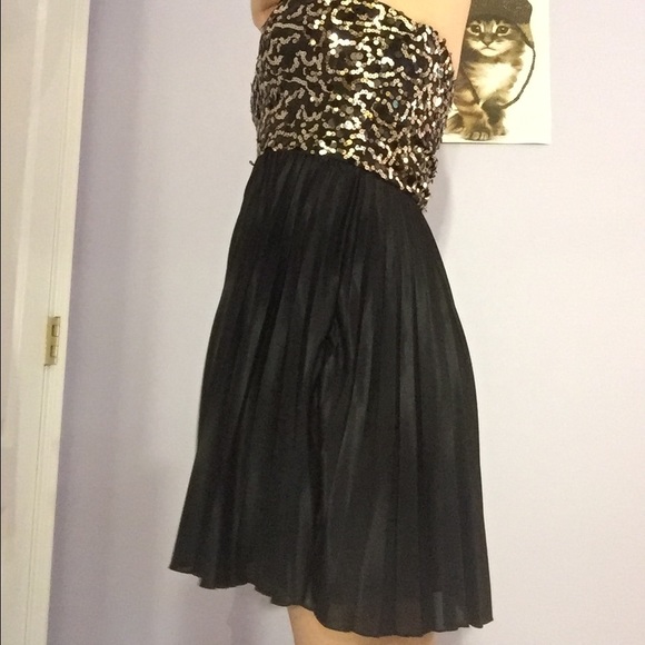 Beautiful Sparkly Dress! - Picture 2 of 4