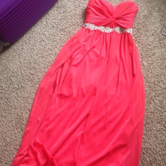 ✨SALE - Coral Prom Dress✨ - Picture 3 of 4