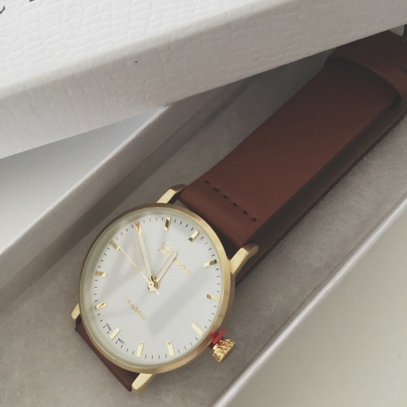 Flat Face Watch - Picture 2 of 4