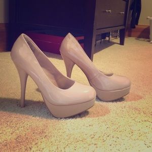 Brand new nude pumps!!