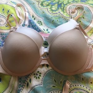 Victoria's Secret Demi bras 32D