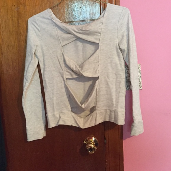 Open back shirt - Picture 2 of 2