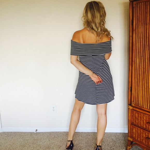 Off The Shoulder Striped Dress - High Quality - Picture 2 of 3
