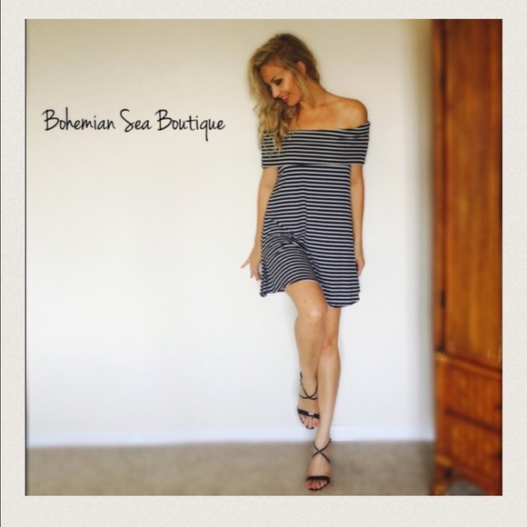 Off The Shoulder Striped Dress - High Quality - Picture 3 of 3