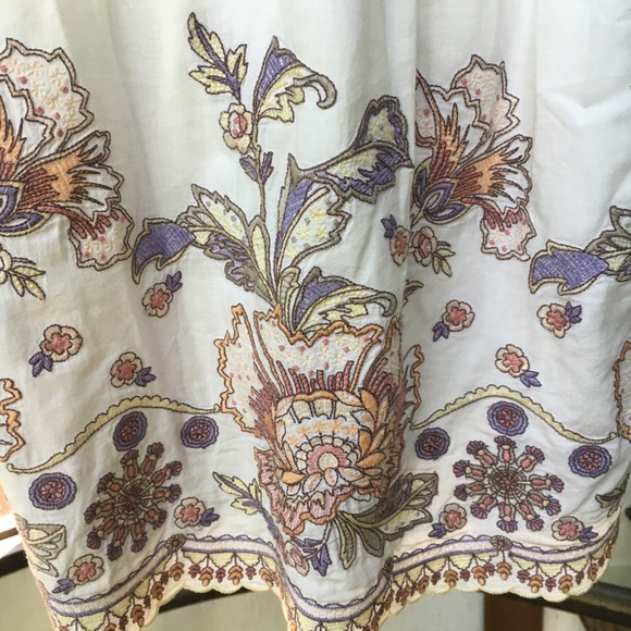 Embroidered tank - Picture 2 of 2