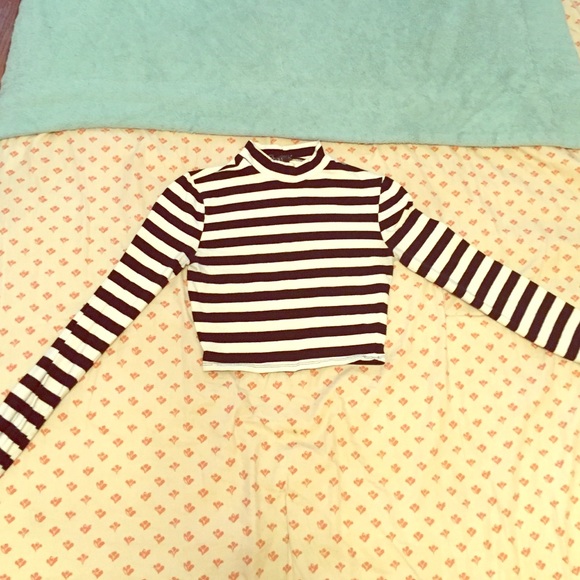 Long-sleeve crop top