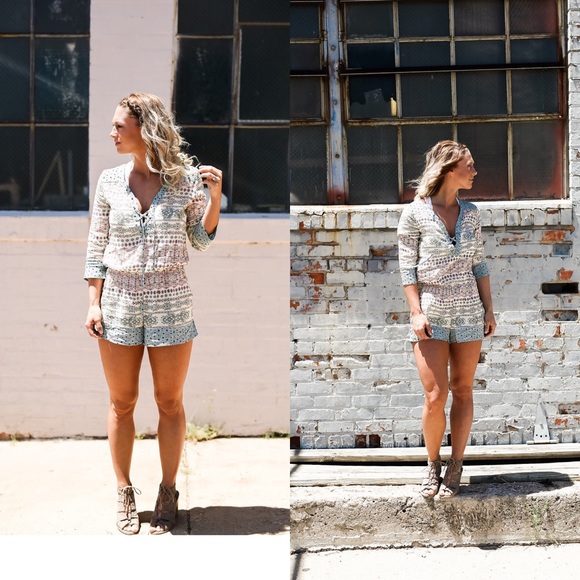 💕SOLD✨HP✨Printed Romper - Picture 3 of 4