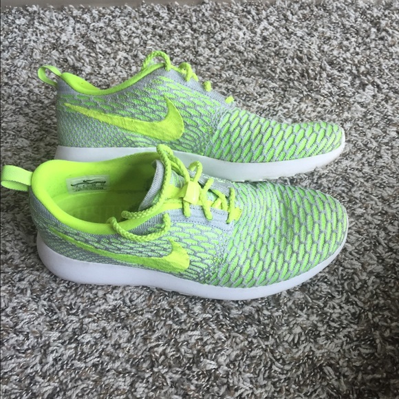 NIKE ROSHE FLYKNIT