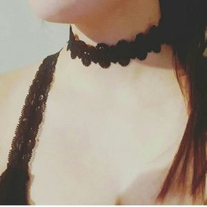 Black lace choker