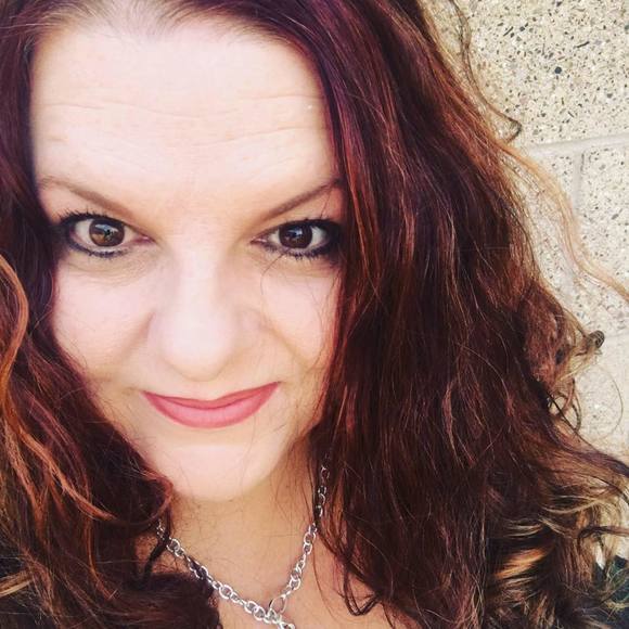 Meet your Posher, Stephanie - Picture 3 of 9