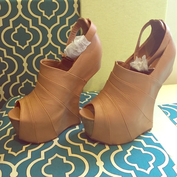 Heelless heels