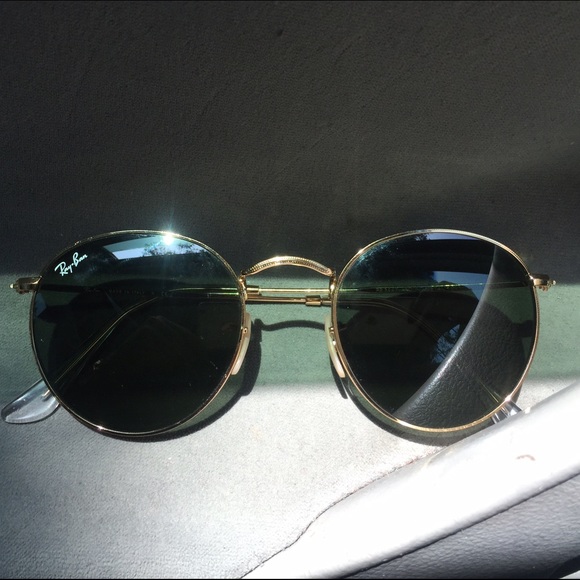 RAY BAN
