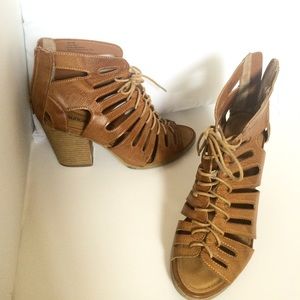 ✨Brown Gladiator Heeled Sandals✨