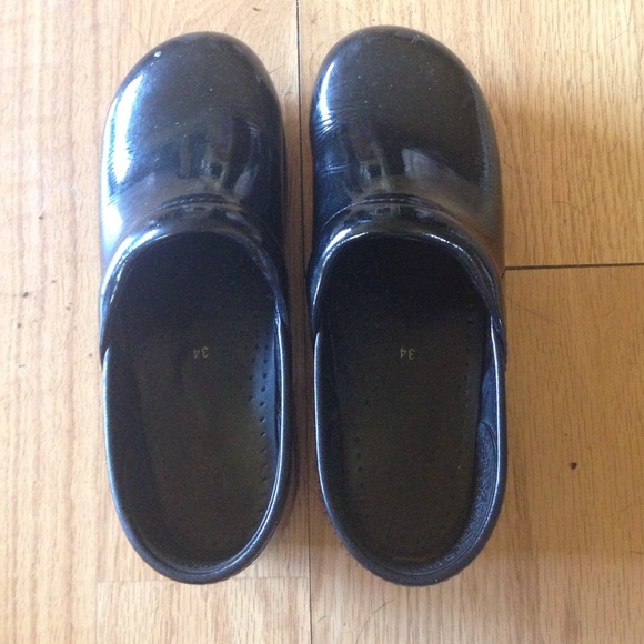 Black patent Dansko shoes.