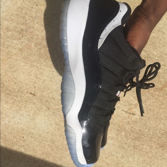 Infrared Jordan 11s - Picture 2 of 3
