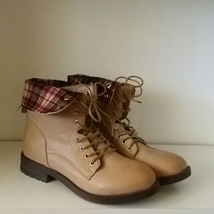 Rugged outdoor lace-up winter boots