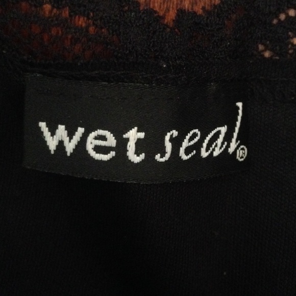 Wet seal ruffle top - Picture 2 of 2