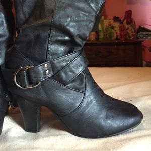 Black heel boots