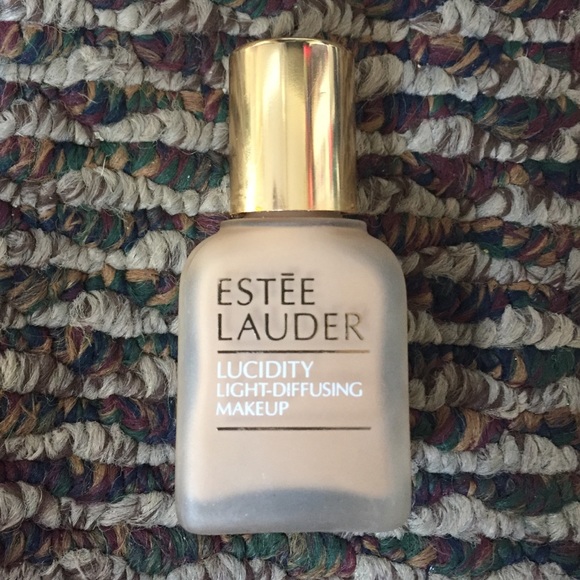 Estée Lauder Lucidity Foundation