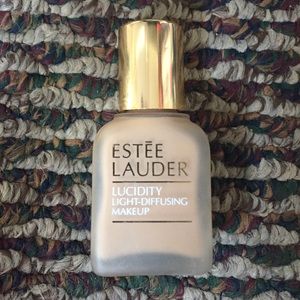 Estée Lauder Lucidity Foundation