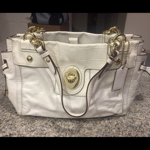 ⏬Coach Peyton Croc Embossed Patent Leather Bag