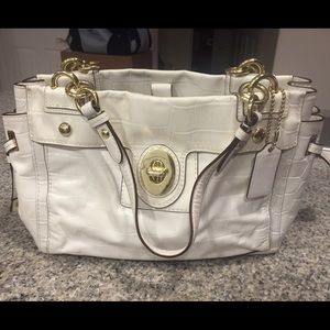 ⏬Coach Peyton Croc Embossed Patent Leather Bag