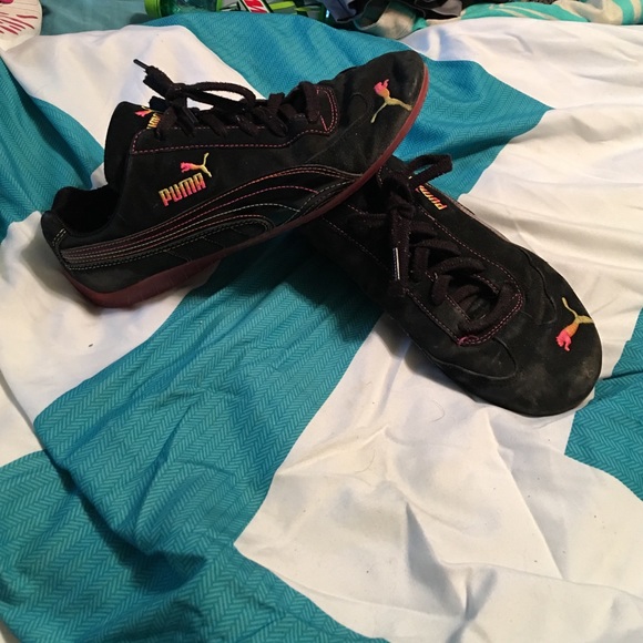 Size 9 black Pumas.