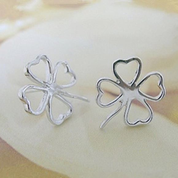 Silver clover studs - Picture 2 of 4