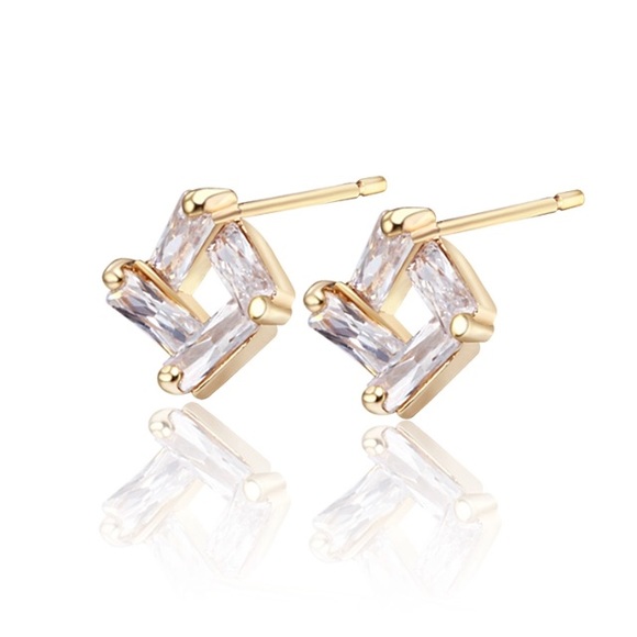 Cubic zirconia studs