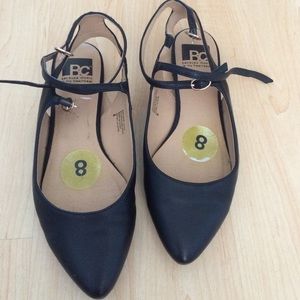 Pointed toe flats wrap around ankle